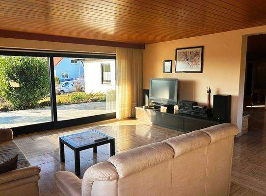 Wohnzimmer mit Ausgang zur Terrasse