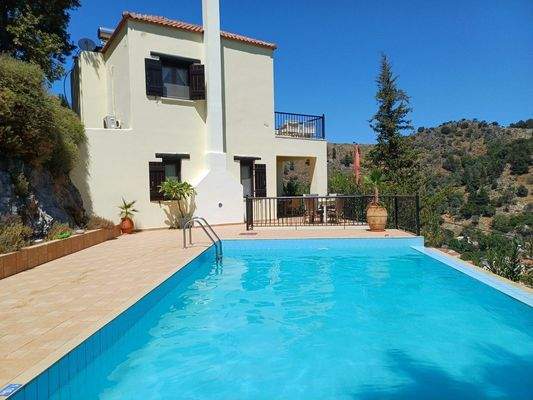 Villa-For-Sale-In-Theriso-Chania20240810_143506.jp