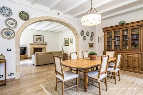 staged dining