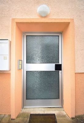 Modernisierter Eingangsbereich