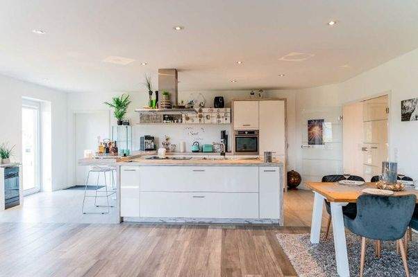 16 Küche mit Essplatz