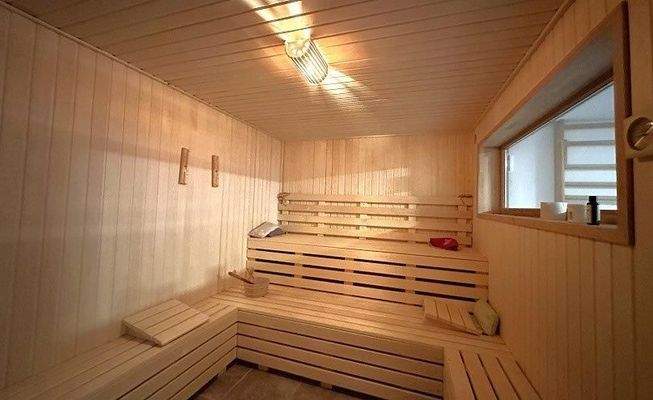 makellos EFH SN Hufenweg - Sauna im KG.jpg