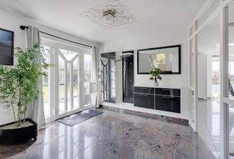 Garderobe EG