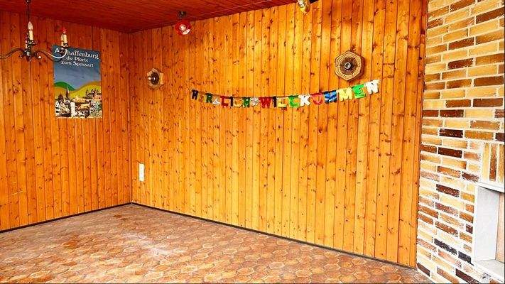 Partyraum in einer der Nebengebäude