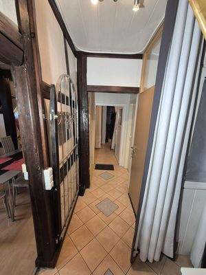 DG Flur zum Seminarraum und Ba