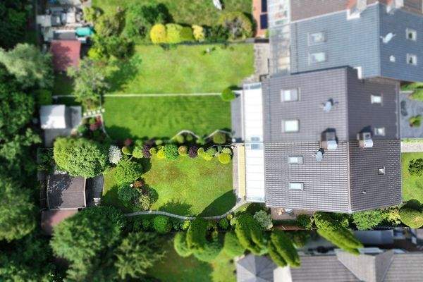 Wohnhaus und Grundstück