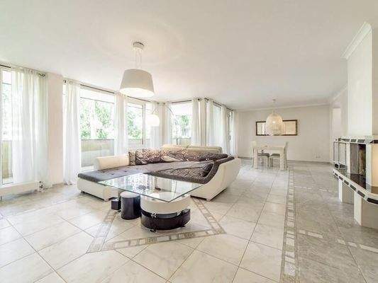 Großer & heller Wohnbereich im Obergeschoss