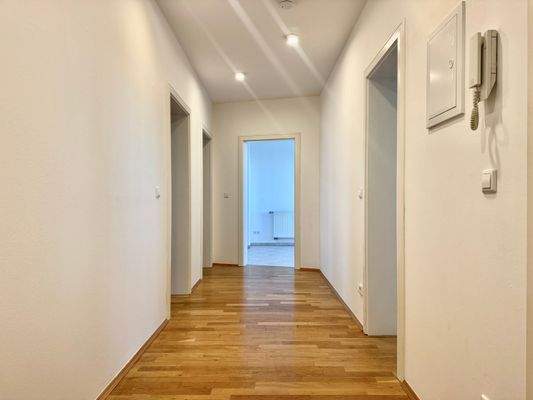 Flur mit Deckenspots