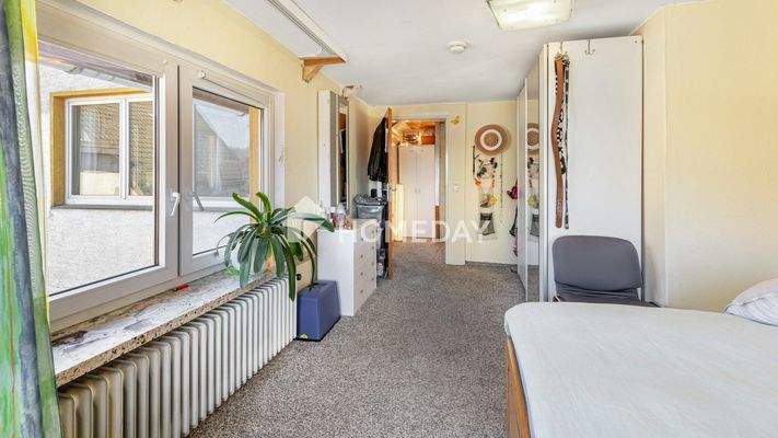 1. OG Schlafzimmer 1 2