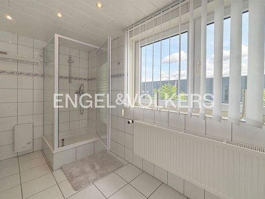 Tageslichtbad mit Dusche