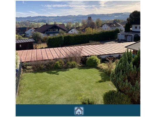 Ausblick vom Balkon mit Garten