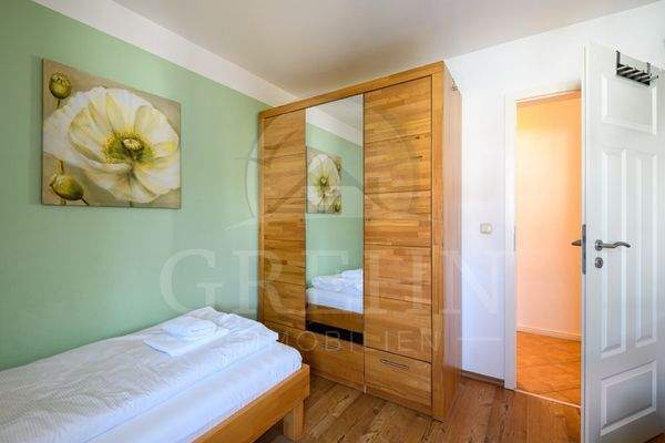 2. Schlafzimmer mit 2 Betten.jpg