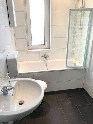 Wannentageslichtbadezimmer