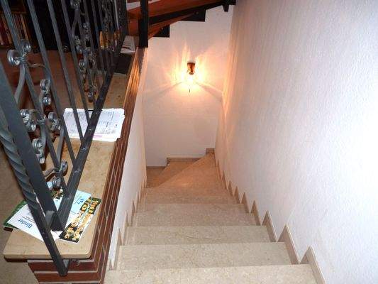 Treppe vom Wohnzimmer ins UG Büro/Hobby