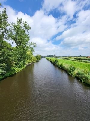 Kanal in unmittelbarer Nähe