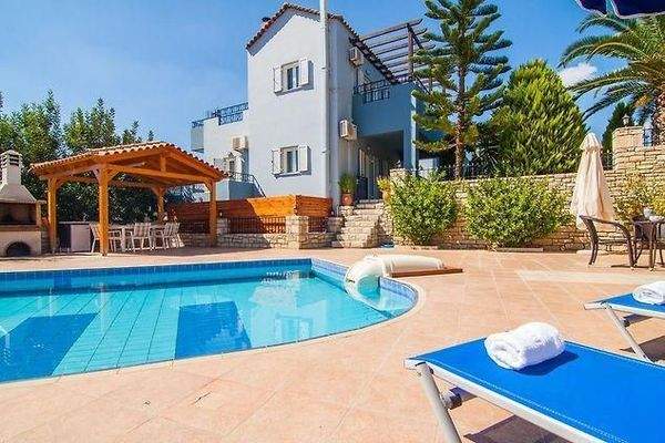 Kreta, Perama: Große Villa mit 2 kleinen Wohnungen zum Verkauf