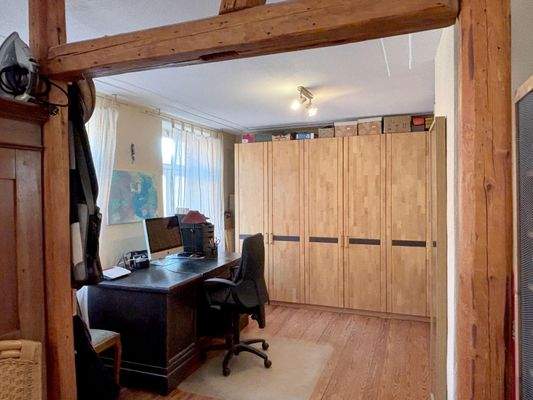 Bürozimmer mit Einbauschränken