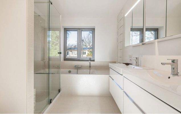 Bad mit Doppelwaschbecken & Wa