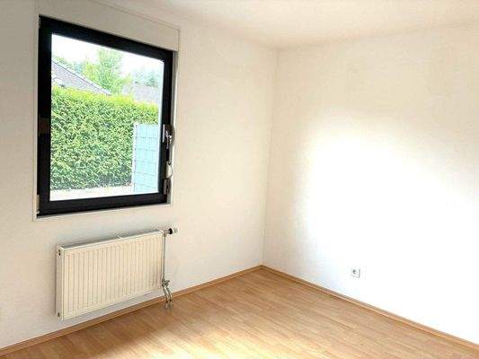 Schlafzimmer 2 EG.jpg