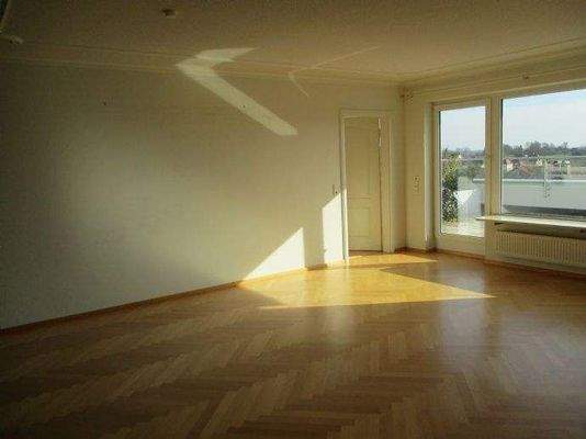 großer Wohn- / Essbereich mit Terrassenzugang