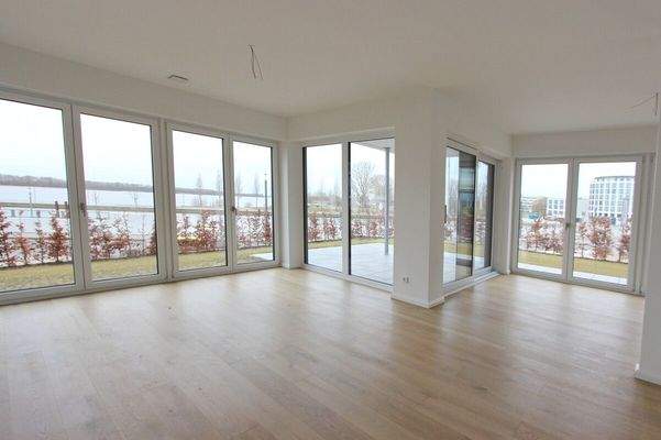 Wohn und Essbereich mit Wasserblick