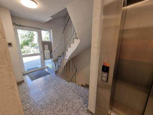 Treppenhaus - Nebeneingang