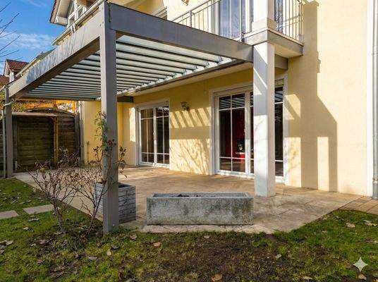 Terrasse mit Pergola