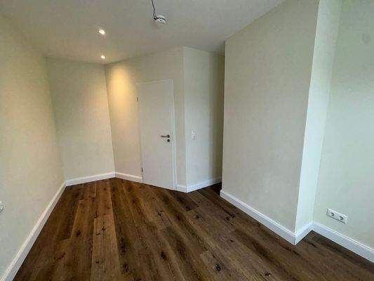 Schlafzimmer    .jpeg