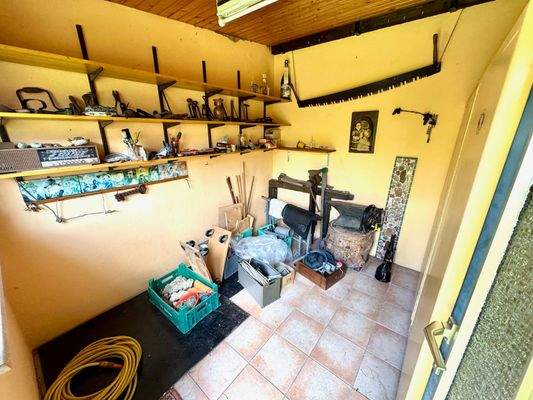 T20 Werkstatt hinter der Garage.jpg