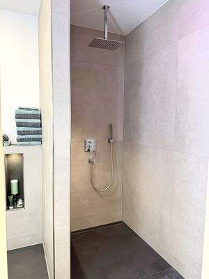 Gäste-WC mit Dusche