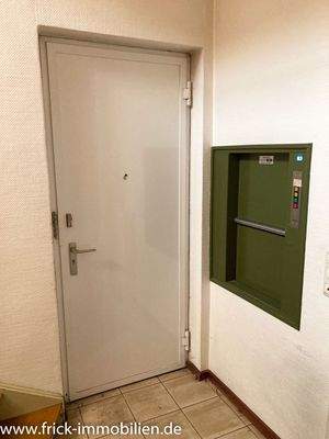 18-Seiteneingang EG.JPG