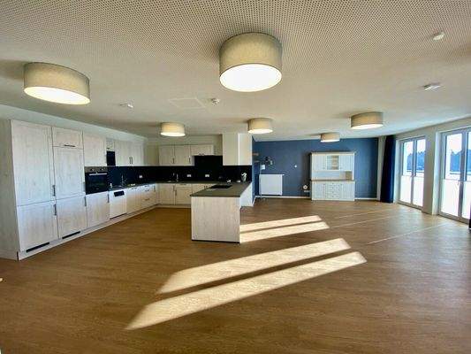 5) Gemeinschaftsbereich mit Küche