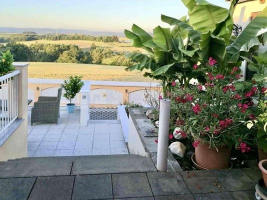 Terrasse und Aussicht 