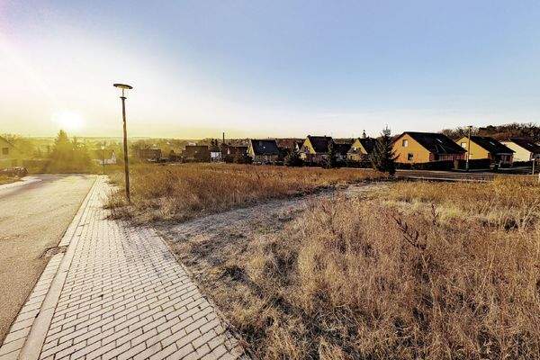 Blick aufs Grundstück rechts