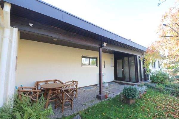 Aussen Eingangsbereich.jpg