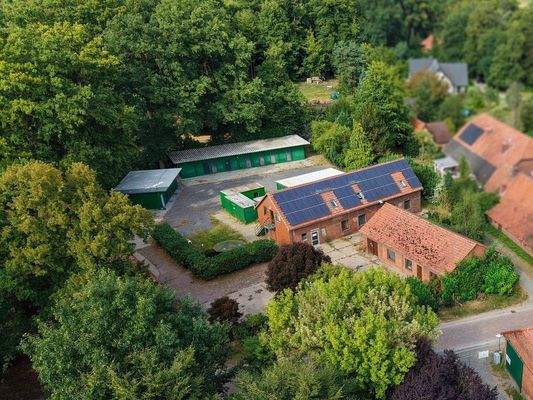 Separate kleine Hofstelle mit Scheune