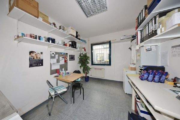 Aufenthaltsraum mit Einbauküche