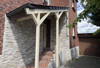 Überdachter Hauseingang