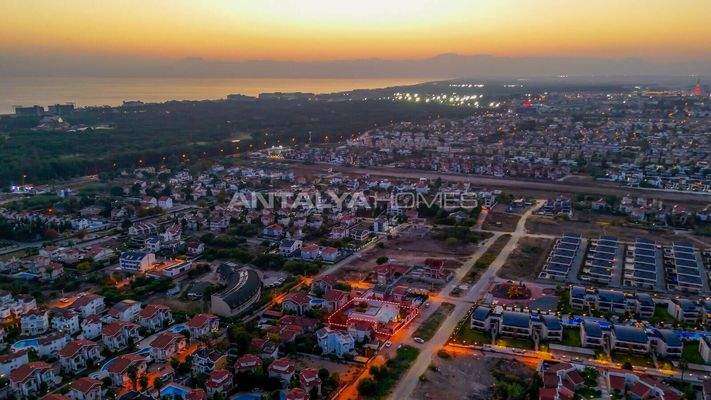 Detached House with Private Pool and Garden for Sale in Belek