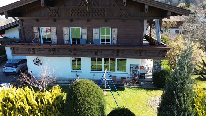 Große Fensterfront im Erdgeschoss 