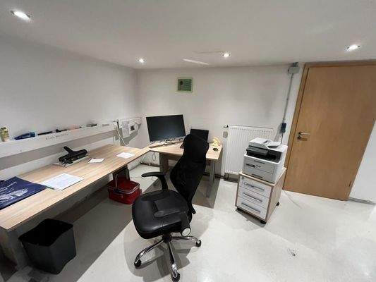 Büro im Keller