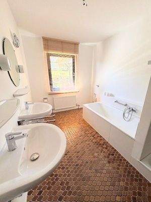 Badezimmer mit BW und Dusche