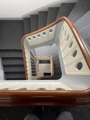 Treppenhaus von oben.jpg