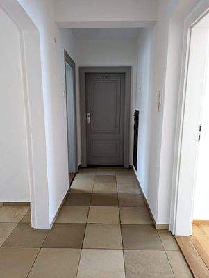Nebenflur mit Abstellraum