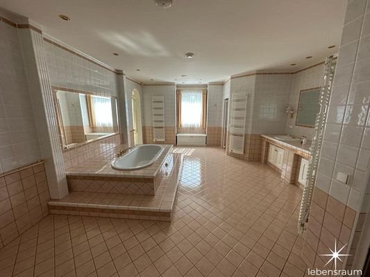 Master Badezimmer Obergeschoss.