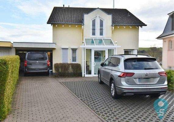Hausansicht Nord, Front - Carport|Stellplatz