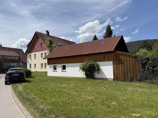 Großzügiges Wohnhaus mit Schuppen und sep. Garagen