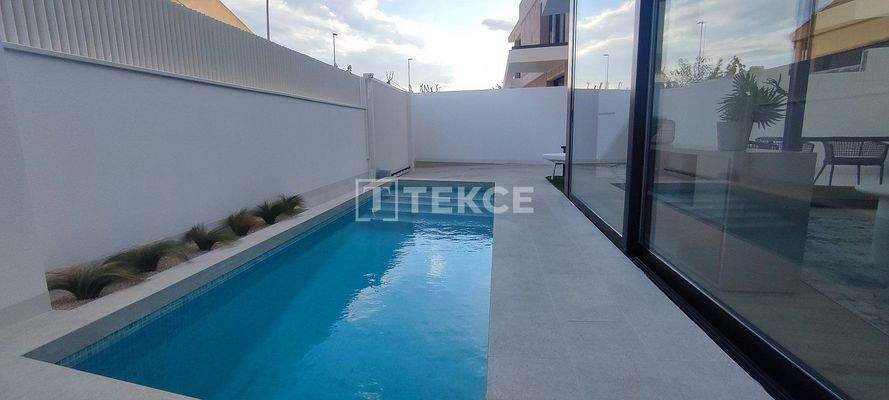 Stylish Detached Villas 500 M from Beach in Torre de la Horadada