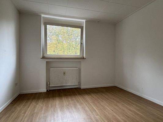 Helles Zimmer mit Fenster