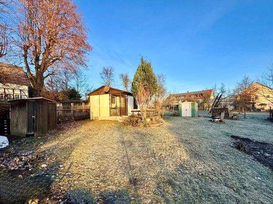 Wochenendhäuser auf dem Bauland